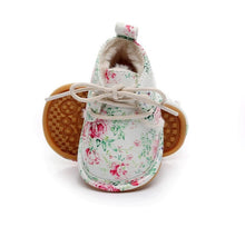 Load image into Gallery viewer, Newborn Winter New Style Print Flower PU leather Crib Footwear Infant Shoes First Walkers Fleece Warm Snow Boots