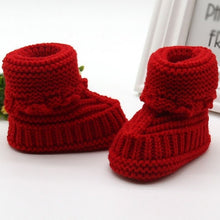 Load image into Gallery viewer, Baby Winter Shoes Newborn Baby Crib Shoes Handmade Infant Boys Girls Crochet Knit winter warm Booties